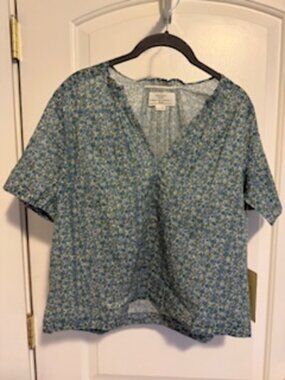 Trovata Birds of Paradis Short Sleeved V-neck Blouse NWT